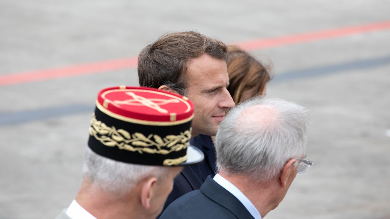 Francia, cittadinanza negata a una straniera perché "lavora troppo"