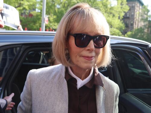 "Trump mi violentò e poi mi diffamò". Le accuse della scrittrice Jean Carroll