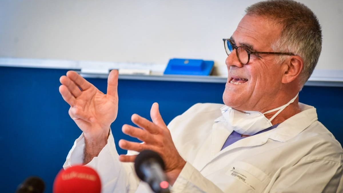 Zangrillo: "Speranza? Guarisca presto. Ma le mascherine sono inutili"