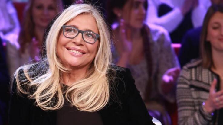 A tutto ritmo l’ultima puntata di Domenica In. Oretta Berti scatenata in studio