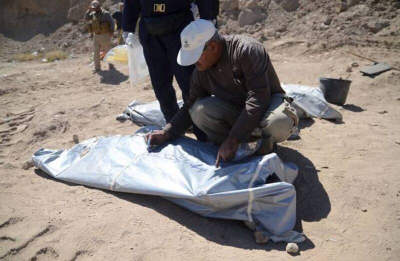 Iraq, trovate 10 fosse comuni con 1700 soldati iracheni 2