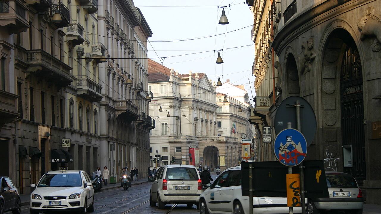 Taxi, a Milano arriva la doppia guida: così i familiari si alterneranno ai conducenti