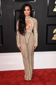 Demi Lovato hot in calze a rete 26