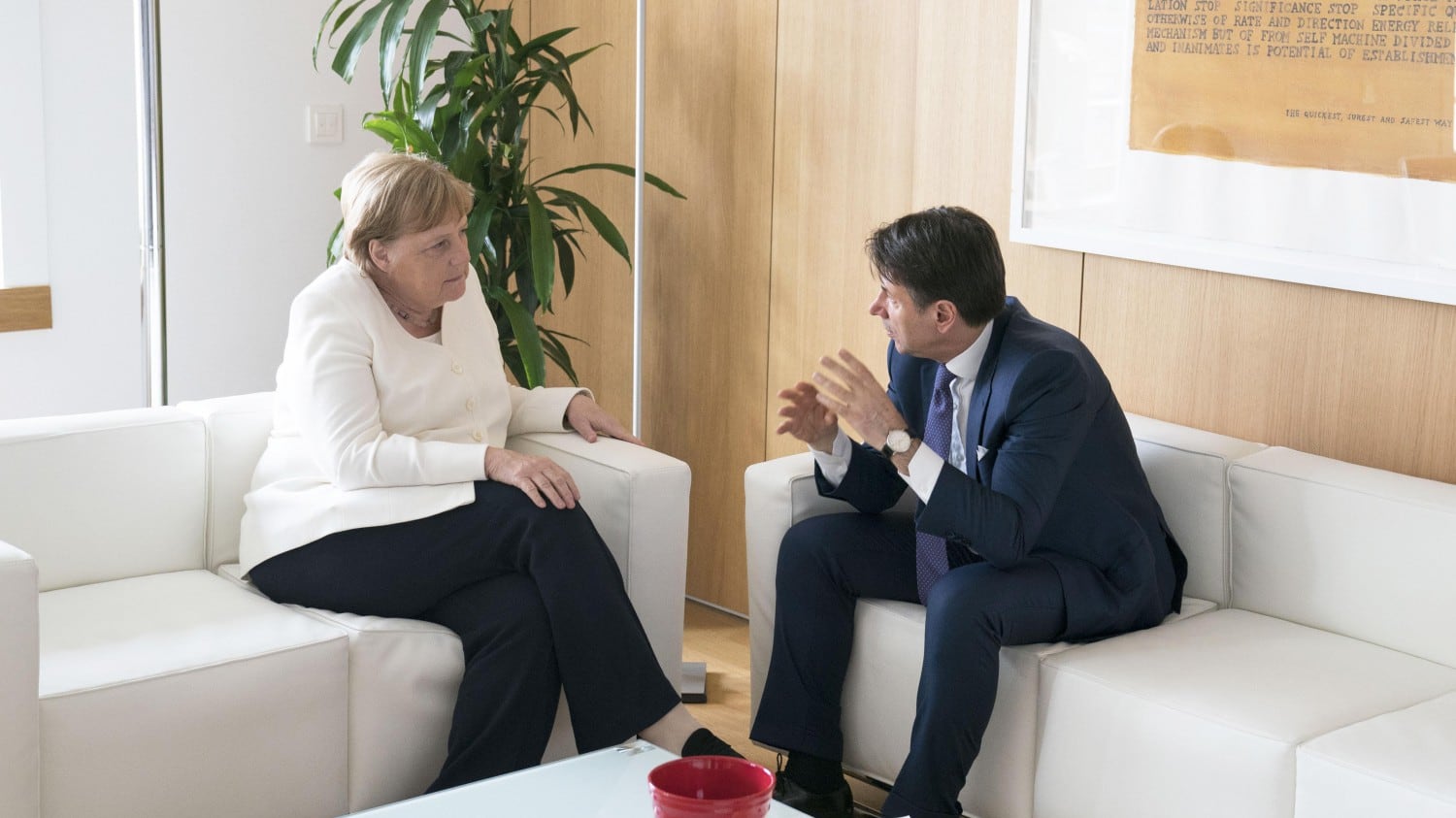 Merkel in pressing per liberare Carola. Ma Conte: "È in mano ai giudici"