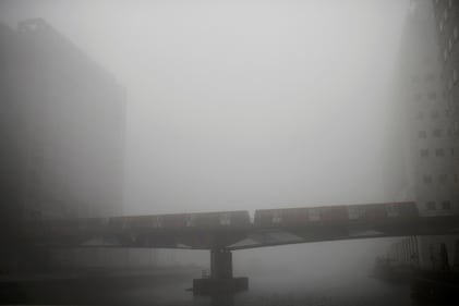 Il fascino di Londra avvolta dalla nebbia 15