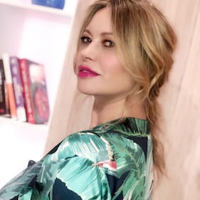 Anna Falchi si prende la scena sui social: gli scatti della sexy tifosa biancoceleste 8