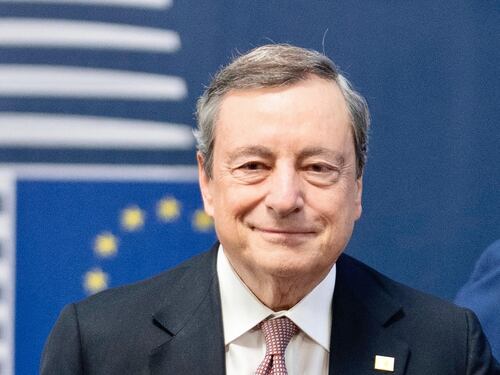 Draghi e le sanzioni: possibili per sempre. Il massimo impatto arriverà dall'estate. E con Salvini è gelo