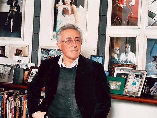 Addio a Luca Sabatelli, il costumista di Raffaella Carrà: aveva 87 anni