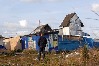 Così si presenta la Giungla dei migranti dopo lo sgombero 12