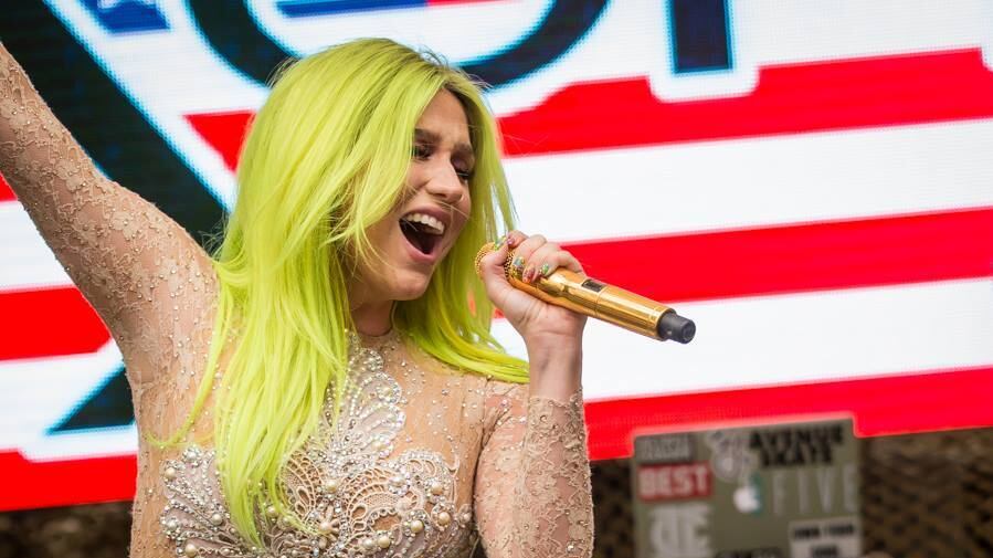 Kesha non sarà ai Billboard Awards, Dr Luke l'ha impedito