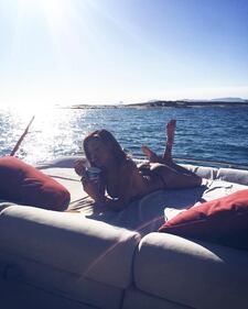 Belen Rodriguez: le foto sexy del lato b 19