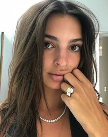 Emily Ratajkowski topless per il marito 1