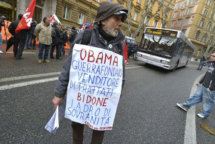 Roma, i Cobas manifestano contro Obama 2