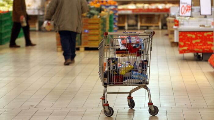 Allarme rosso sui consumi Italia in deflazione
