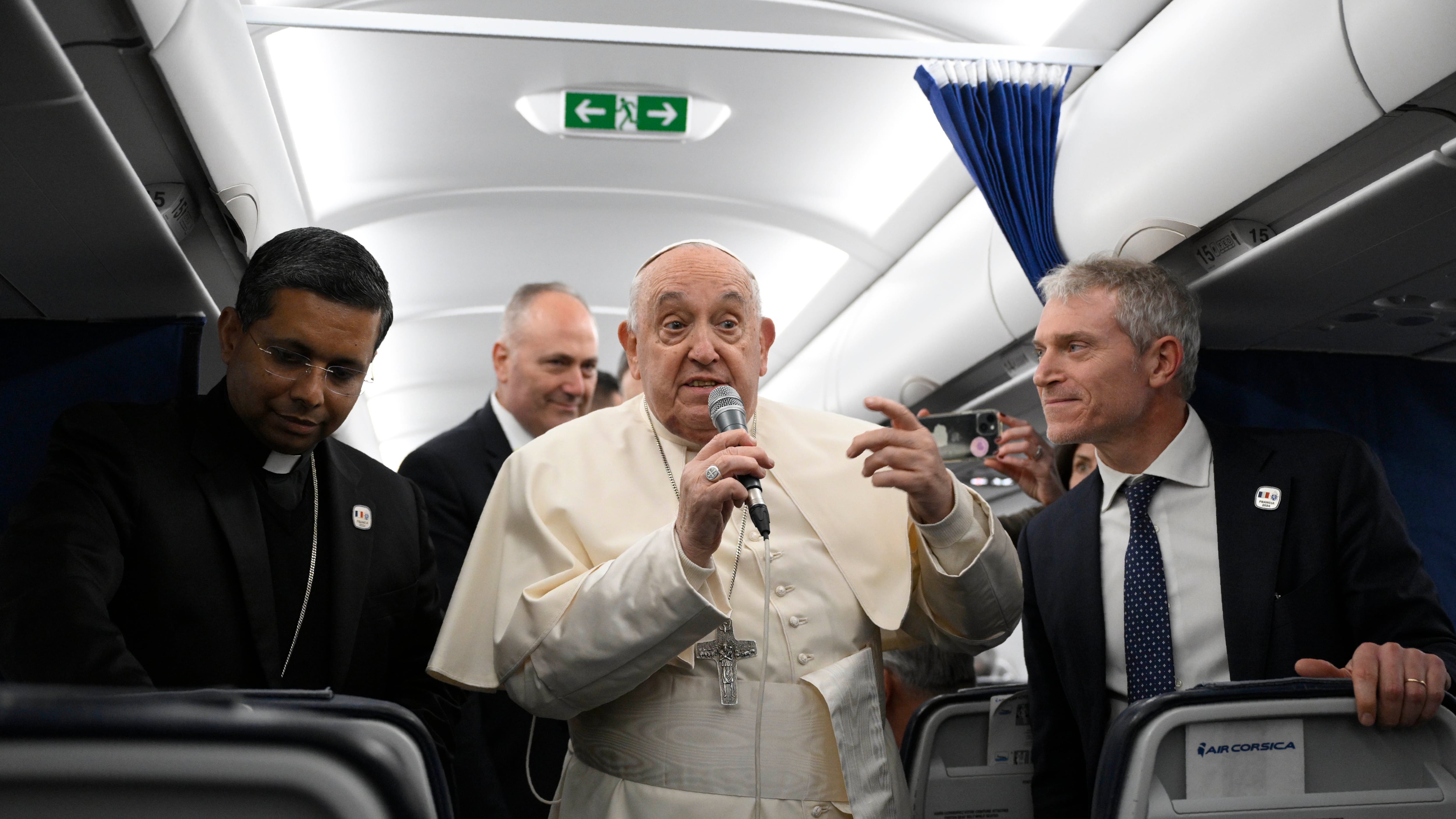 Papa Francesco salta la tradizionale conferenza stampa in aereo. Cosa è successo