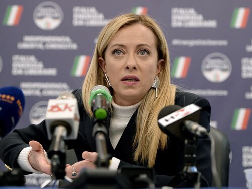 "È il mio mito", "Ti sbagli". Botta e risposta tra Letta e Meloni