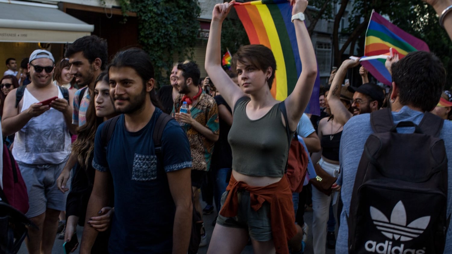 Il pugno di Erdogan sui gay: al Pride arrestati e costretti a sentire il Corano