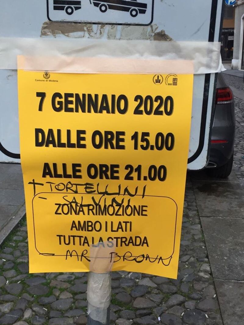Le scritte contro Salvini: "Fascista, vai a Piazzale Loreto" 3