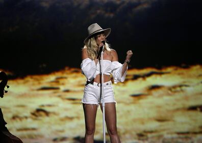 Billboard Music Awards 2017, i look più sexy 9