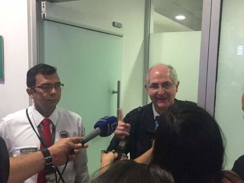 Venezuela, leader opposizione Ledezma fugge dai domiciliari e va in Spagna