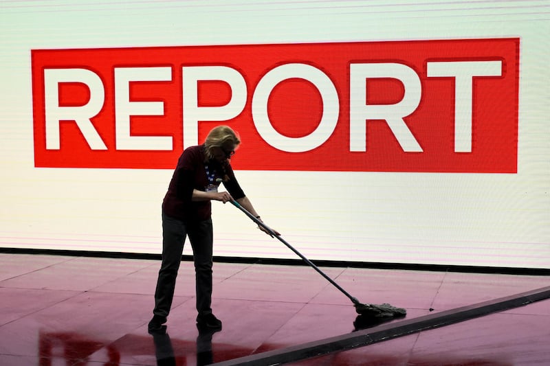 Report, implode la chat del programma tra accuse incrociate e veleni