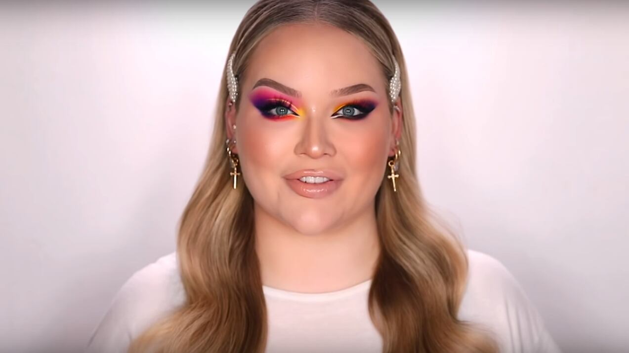 Polemica social sulla beauty influencer Nikkie: "Ero un uomo"