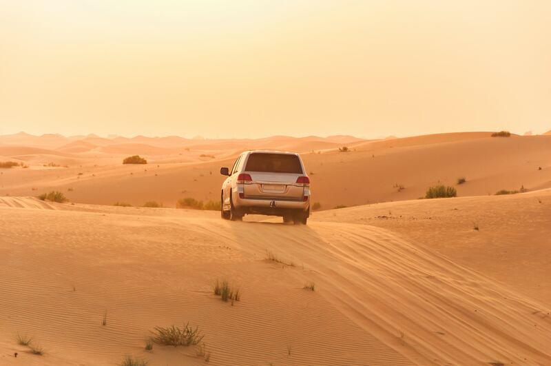 suv nel deserto
