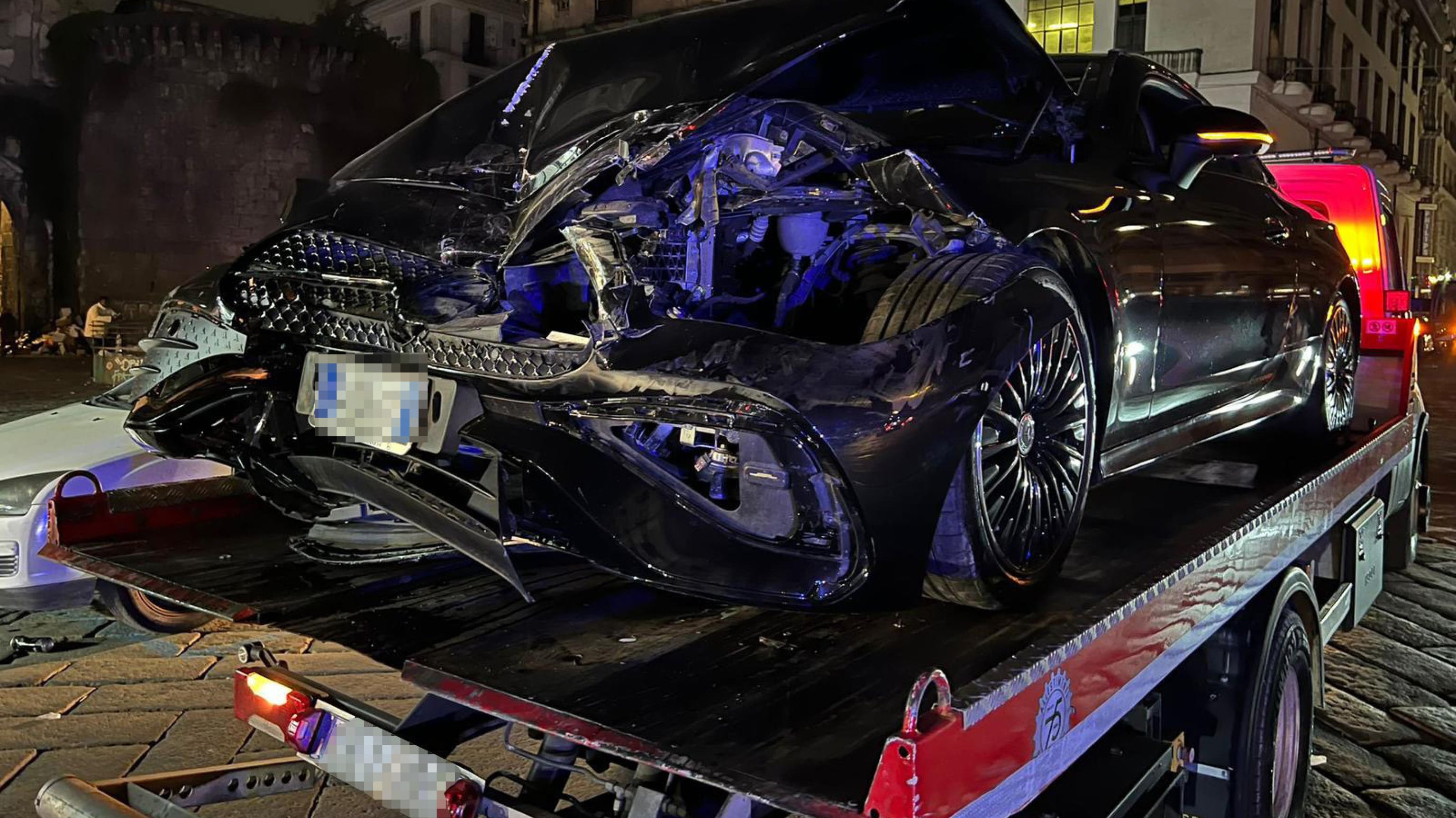 Napoli, ubriaco al volante investe e uccide due donne: arrestato