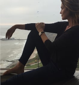 Cindy Crawford hot, in topless e jeans per Vogue 9