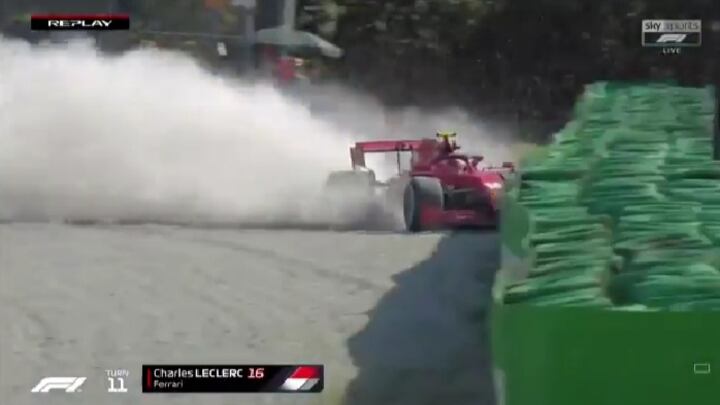 Che "botta" per Charles Leclerc: si schianta a 220 km/h a Monza