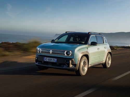 Renault 4 E-Tech, l'elettrica versatile da 409 km di autonomia