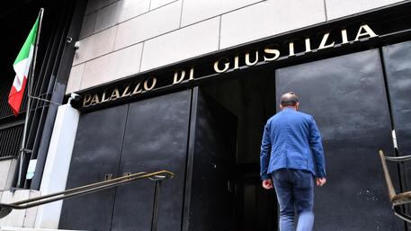 Omicidio-suicidio a Genova: spara alla fidanzata e si toglie la vita