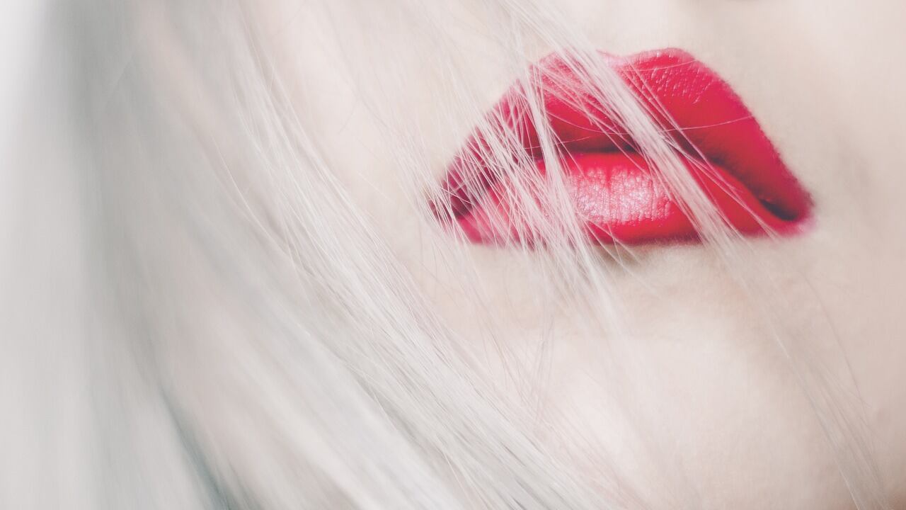 Mai più capelli grigi. Ecco come fare secondo la scienza