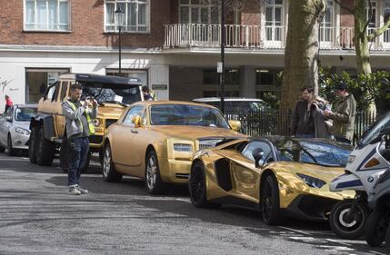 Londra, miliardario saudita con auto dorate al seguito 1