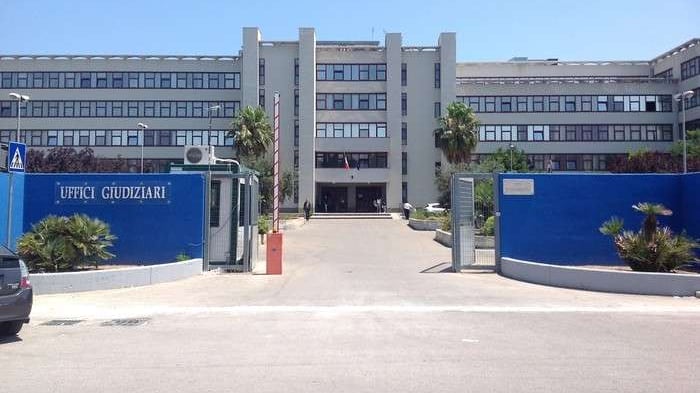 Bari, il palazzo di giustizia non è a norma e rischia di crollare