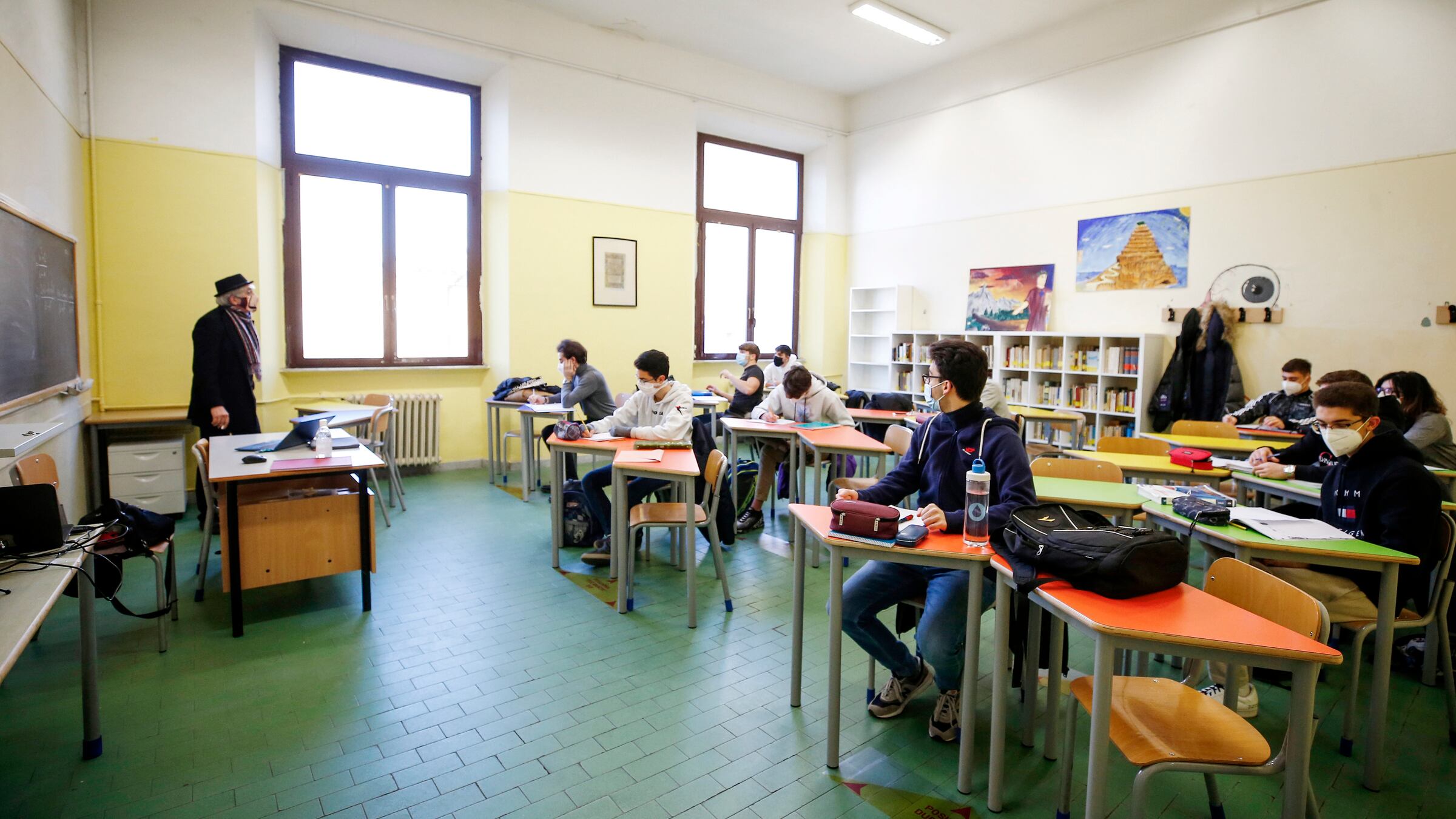 Italiani preoccupati per la scuola: cosa dicono i social