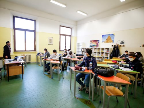 Scuola sicura coi tamponi salivari: ecco lo studio che lo dimostra