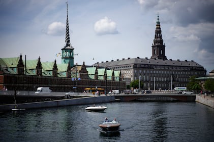Danimarca, incendio alla vecchia Borsa di Copenhagen: "Come Notre Dame" 7