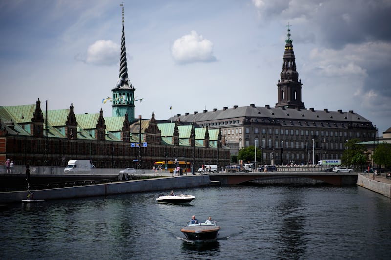 Danimarca, incendio alla vecchia Borsa di Copenhagen: "Come Notre Dame" 7