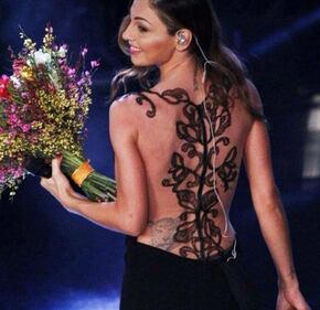 Anna Tatangelo su Instagram 6