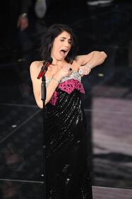 Sanremo, la mossa sexi di Giorgia per non perdere l'abito 6