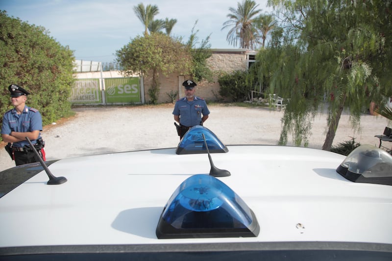 I carabinieri dopo la sparatoria di Molfetta 10