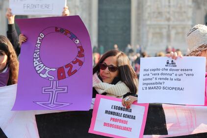 A Milano contro la violenza delle donne: Flash Mob in piazza Duomo 10