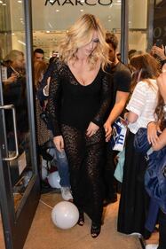 Elena Santarelli, trasparenze a Milano 40