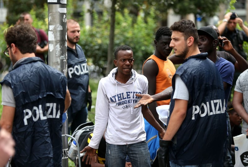 Migranti, nuovo blitz della polizia in stazione Centrale 5