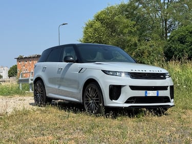 Range Rover Sport SV: guarda le foto 18