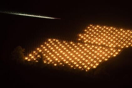 In Svizzera le candele "scaldano" l'uva nei campi 6