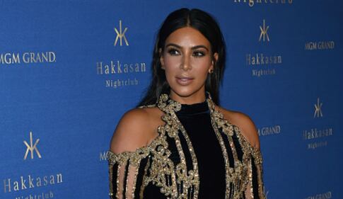 Kim Kardashian, seno e perizoma in mostra su Instagram 5