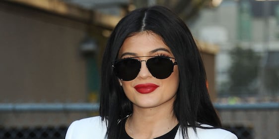 Kylie Jenner topless sui social 23
