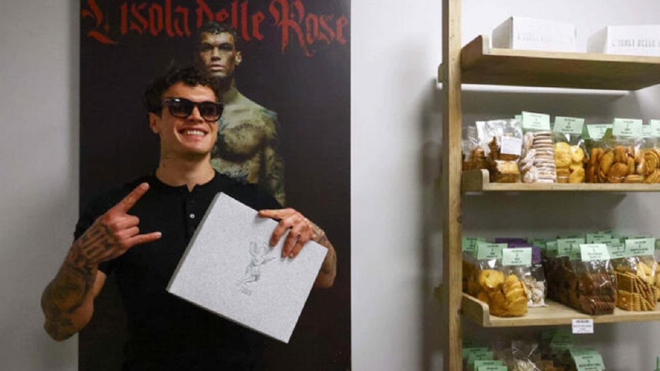 Blanco apre una pasticceria a Brescia: il bagno di folla dopo i guai